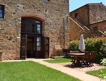 Appartement Luxus-Drei-Zimmer-Wohnung mit privatem Garten