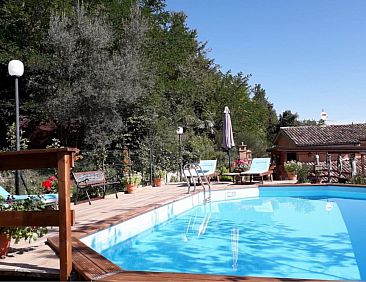 Vakantiehuis Schönes Ferienhaus in Sarnano mit privatem Poo