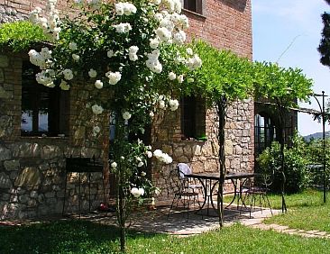 Appartement mit großer Wohnküche mit Gewölbedecke und eig