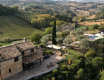Casa Castagno met zwembad, Le Marche