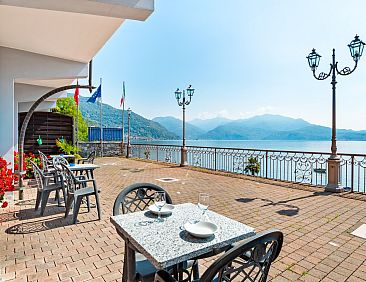 LAGO MAGGIORE - APPARTAMENTO Balcony &amp; Patio VISTA FRONTE LA