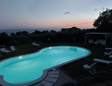 Vakantiehuis Villa im Grünen mit Schwimmbad und Meerblick