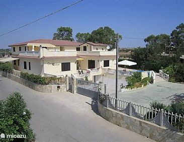 Casa Bahati