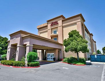 Hampton Inn &amp; Suites Pittsburg