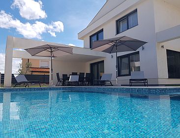 Vakantiehuis mit privatem Pool in Ruhiger lage.