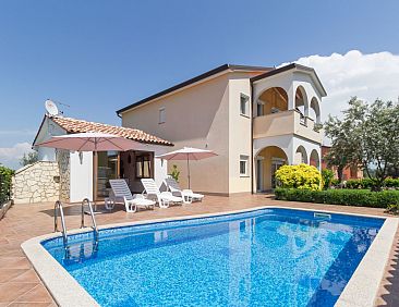 Vakantiehuis Schönes Ferienhaus mit Swimmingpool