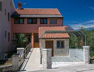 Appartement Appartement in Pula mit Terrasse, Garten und Gri