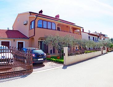 Appartement in Pula mit Grill, Garten und Terrasse