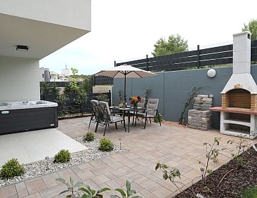 Appartement Luxus-Appartement mit Jacuzzi, Parkplatz und Gar