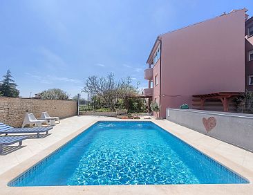 Appartement Wohnung in Fažana mit gemeinsamem Pool und Gart