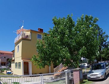 Appartement "Krešo" mit Balkon