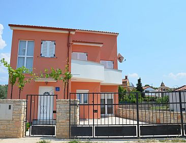Vakantiehuis Ruhiges Ferienhaus mit Balkon und Garten