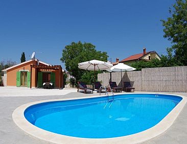 Vakantiehuis "Elvis", Dorf Sveti Kirn