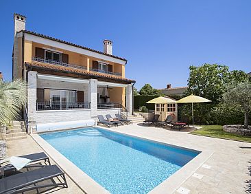 Vakantiehuis in Pomer mit privatem beheizten Pool und Meerbl