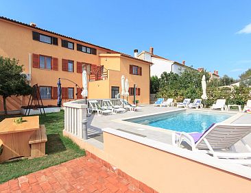 Vakantiehuis Haus in Vinkuran mit Pool und Bergblick