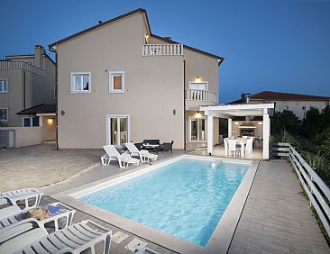 Vakantiehuis 8-Schlafzimmer-Villa Bianca mit Pool, Sauna, Bi