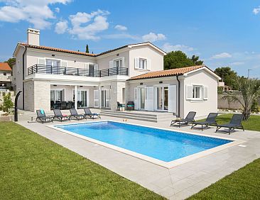 Vakantiehuis Villa in Premantura mit privatem beheizten Pool