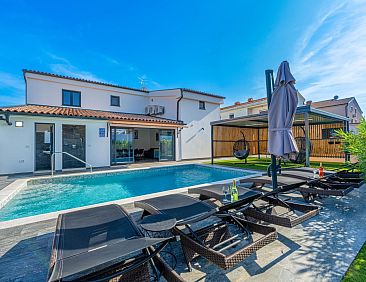 Vakantiehuis 4 SZ mit Bad en suite Pool und Sommerküche