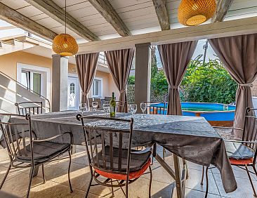 Vakantiehuis Villa Agneza mit Garten, Pool und Pavillon