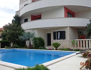 Appartement Moderne Ferienwohnung mit Balkonen mit Meerblick