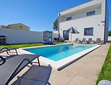Vakantiehuis mit privatem Pool, Dorf Šišan
