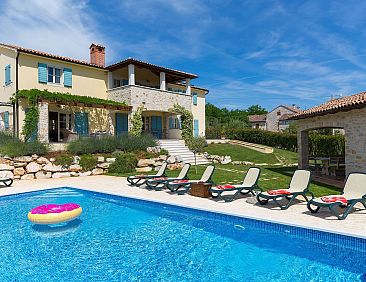 Vakantiehuis Luxuriöse Villa mit Schwimmbad und großem Gar