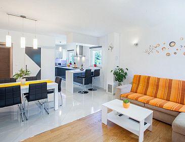 Vakantiehuis in Vintijan mit Großem Whirlpool