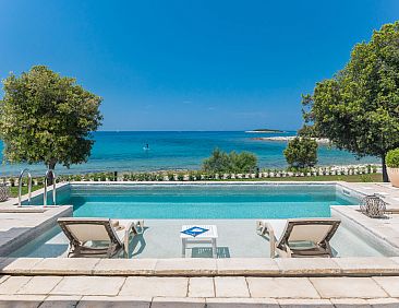 Vakantiehuis Luxury Beachfront Villa Porto Bus