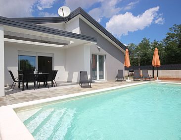 Vakantiehuis Villa mit privatem Pool in einer ruhigen Gegend