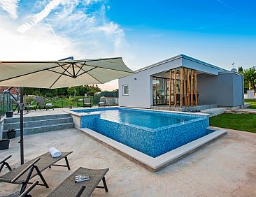 Vakantiehuis Vollständig freistehende Designervilla mit Inf