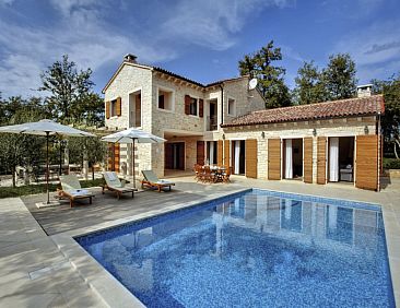 Vakantiehuis in Karigador mit Terrasse, Whirlpool und Garten