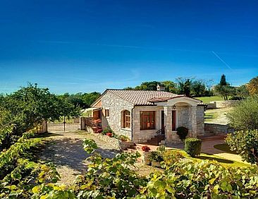 Vakantiehuis in Rakalj mit Großem Garten und Panoramablick