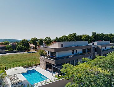 Vakantiehuis Villa Pieron &amp; Bavigo Holiday Complex for 16 Pe