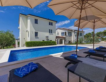 Vakantiehuis Schöne Villa Camellia mit privatem Pool