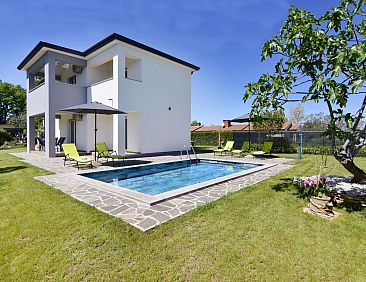Appartement Apartment 2 in einer neuen Villa mit Pool in ruh