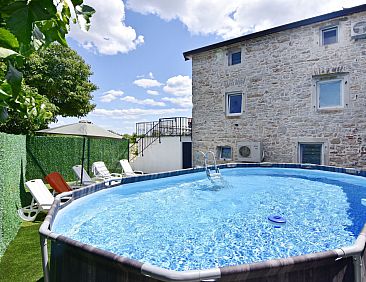 Appartement Komfortable Wohnung mit Pool in der Nähe von Um