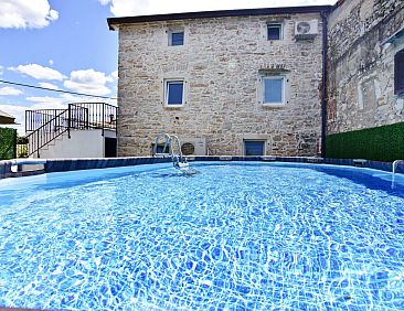 Appartement Komfortable Wohnung mit Pool in der Nähe von Um