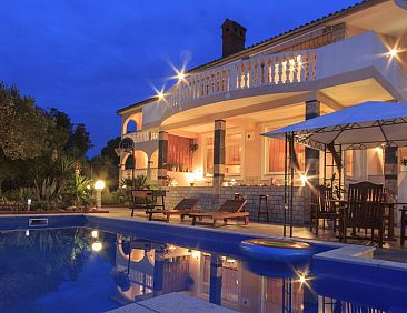 Vakantiehuis Villa Natalia Peroj,  mit privaten Pool