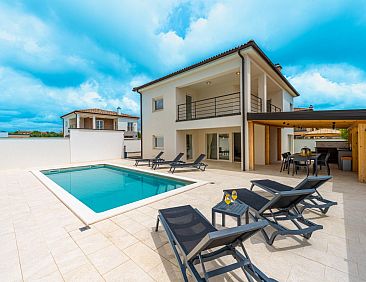 Vakantiehuis 4 Schlafzimmer, 3 Badezimmer, Küche, Wohnzimme