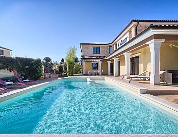 Vakantiehuis Villa Aldo with private pool by Wiibuk