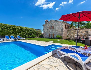 Vakantiehuis Modernes Ferienhaus in Vadreš mit Privatem Poo