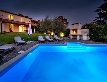 Vakantiehuis Ferienvilla "Nina" mit eigenem Pool