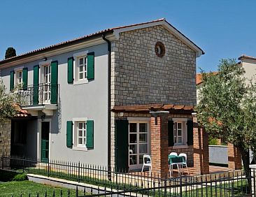 Vakantiehuis Großzügiges Ferienhaus mit Pool und Sonnenter