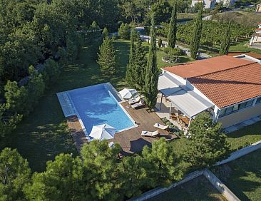 Vakantiehuis Ferienvilla 'Breg' mit Whirlpool