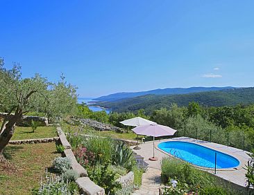 Vakantiehuis mit eigenem Pool und schönem Meerblick