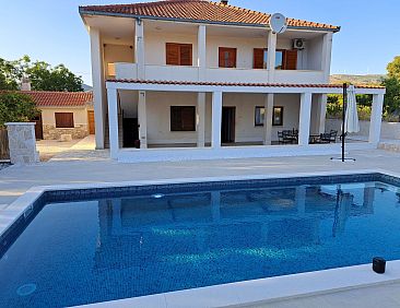 Vakantiehuis "Charmy Luna" mit Pool