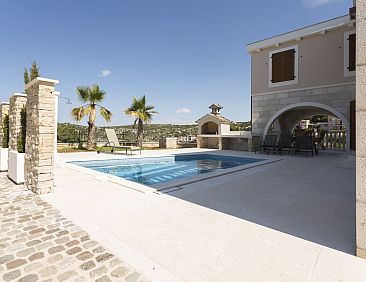 Vakantiehuis Villa Elena mit Pool, nur 60 Meter zum Meer