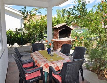 Appartement in Poljica mit privatem Parkplatz