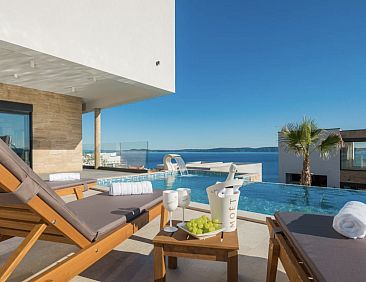 Vrijstaande woning in Okrug Gornji