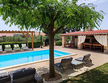 Vakantiehuis Angenehmes Haus in Posedarje mit großem Garten